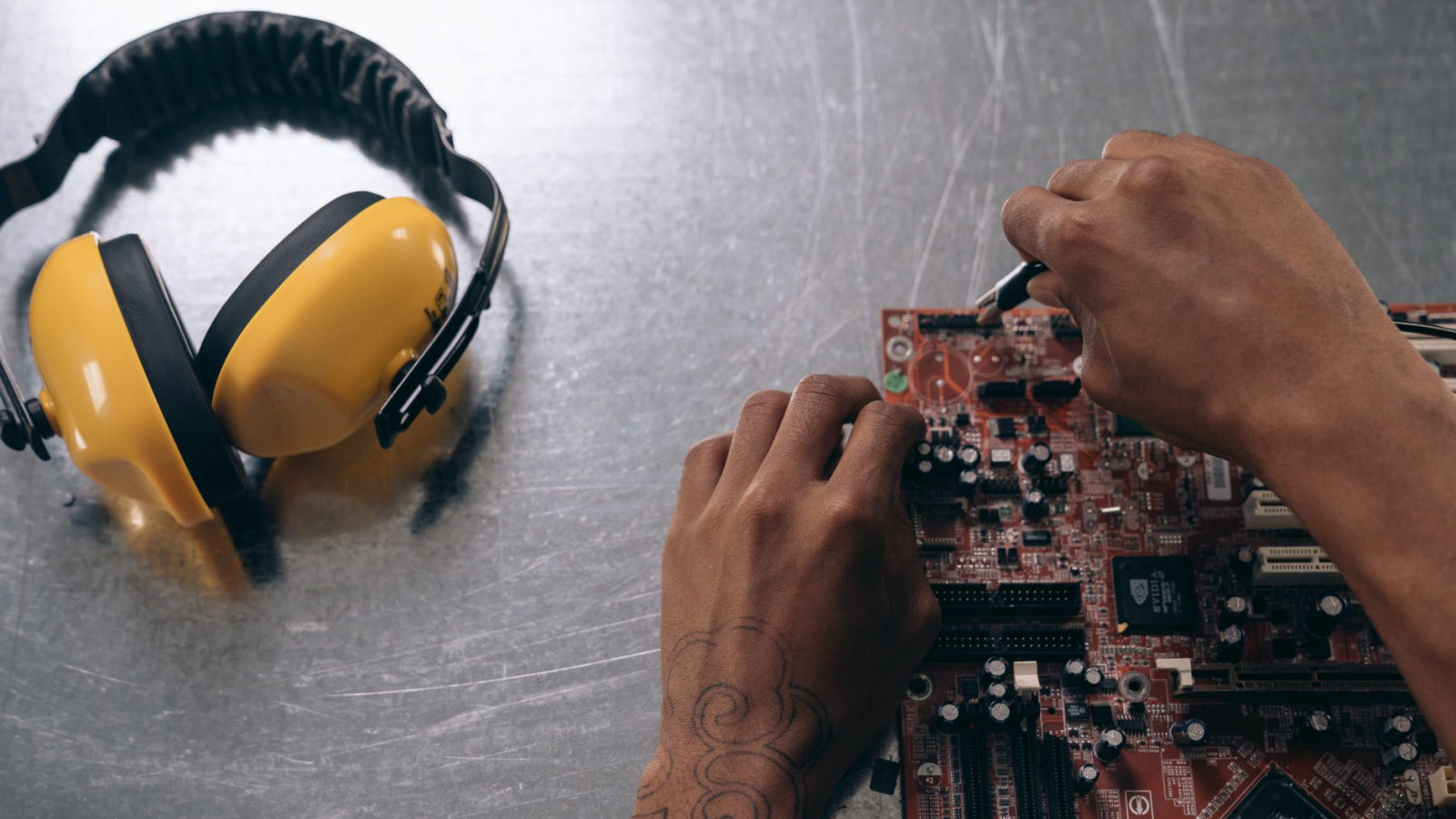 Essential Computer Repair Tips : Keeping Your Tech Running Smoothly